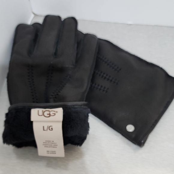 UGG Men's Black Leather Gloves - Picture 4 of 8
